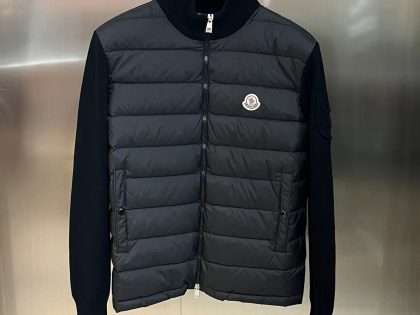 Hypeunique Moncler 23FW Solid Articulated Zipper Double Pocket Jacket Down Black And White